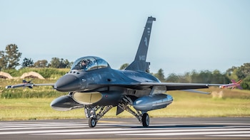primer vuelo de un F-16 argentino