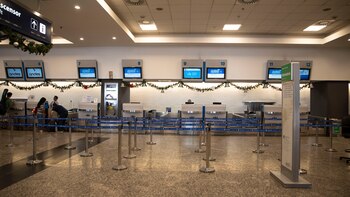 Uno de los mostradores vacío