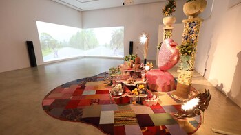 Atrás la videoperformance de Ariel