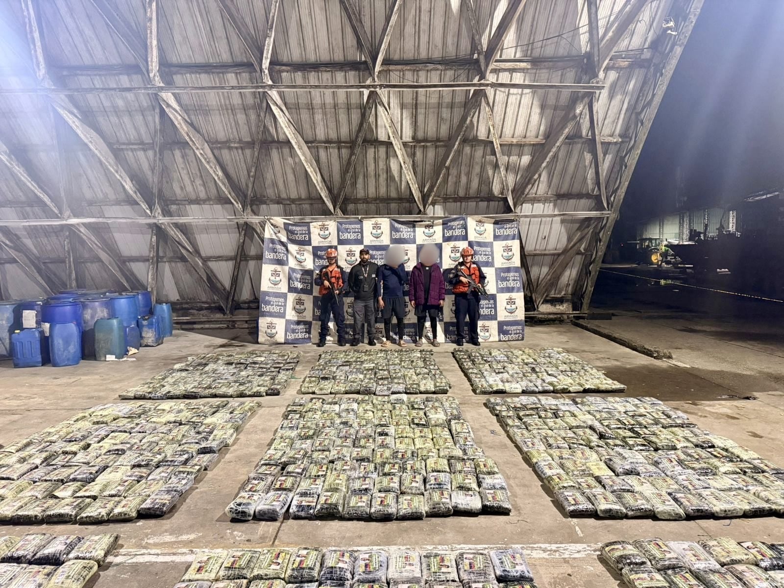 La operación, que abarcó cuatro procedimientos distintos, permitió la confiscación de 5.782 kilogramos de marihuana y 44 kilogramos de clorhidrato de cocaína - crédito Armada Nacional