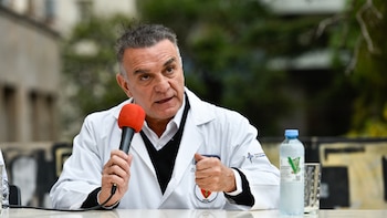 Hospitales universitarios de la UBA: los directores médicos afirman que solo podrán funcionar 45 días más 11 Conferencia de prensa. Hospital de Clínicas