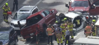 Un choque múltiple de siete vehículos en Doral dejó un muerto y un herido en estado crítico (Captura de video)