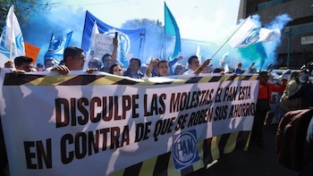 Panistas protestan contra la reforma