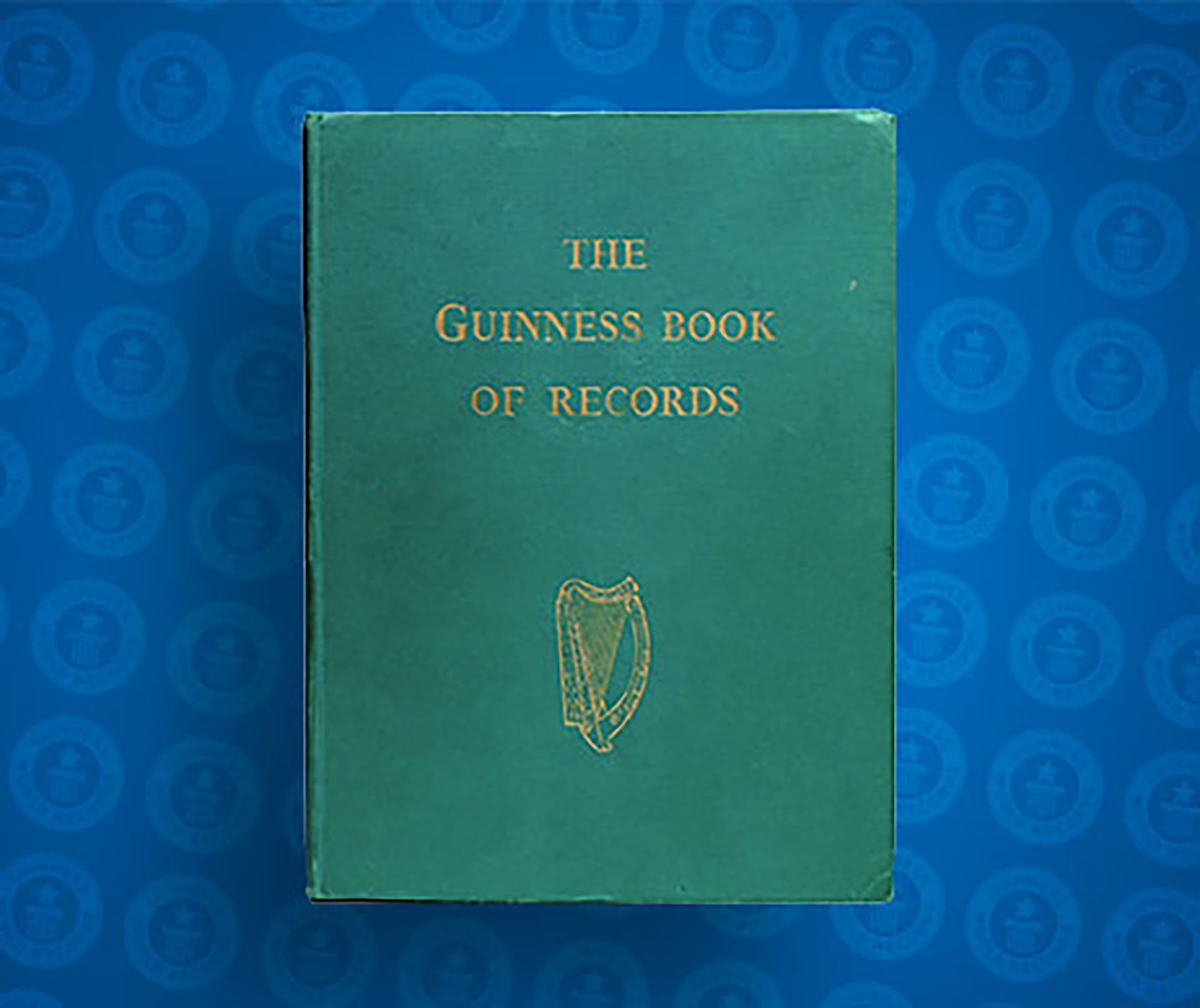 La primera edición del libro se publicó en 1955 con un enfoque exclusivo en récords verificables (guinnessworldrecords)