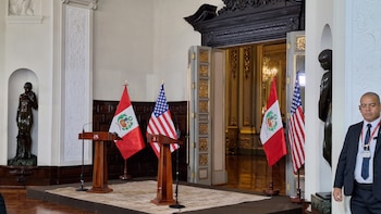 La prensa a la espera de que inicie la conferencia de prensa entre Keiko Fujimori y Marco Rubio en Palacio de Gobierno. Foto: Renato Silva - Infobae Perú