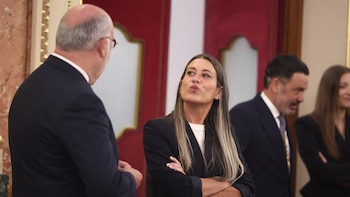 Nogueras coge la mana del Papa para pedirle en inglés que hable catalán en Barcelona