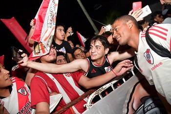 Nicolás De La Cruz junto