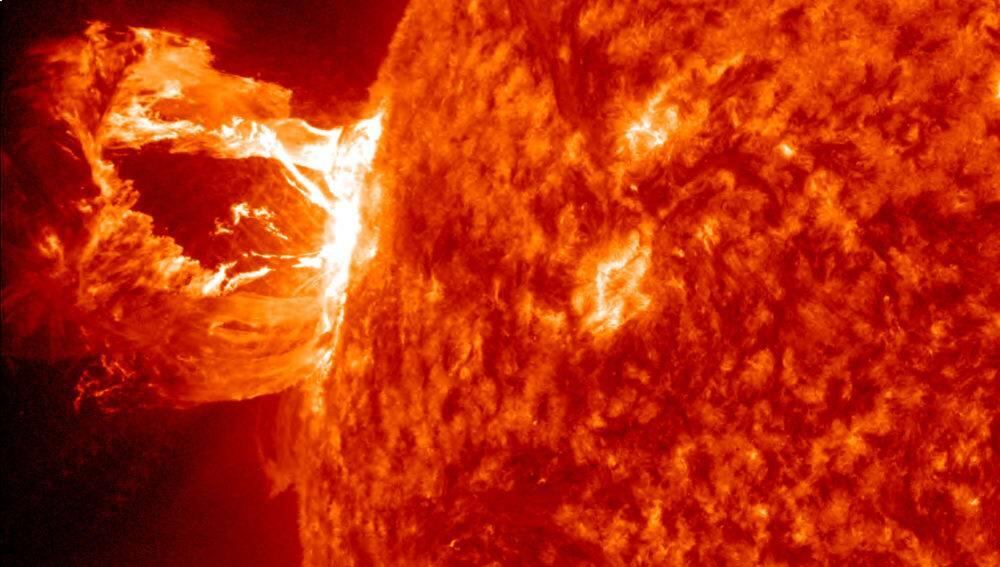 La tormenta solar del 14 de mayo fue clasificada como X2.7 la categoría más alta en la escala que mide la intensidad de las erupciones solares (NASA)