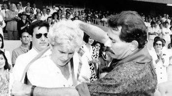 La última vez que Daniel Ortega entregó la presidencia de Nicaragua en 1990, tras perder ante Violeta Barrios de Chamorro