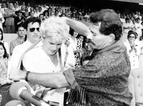La última vez que Daniel Ortega entregó la presidencia de Nicaragua en 1990, tras perder ante Violeta Barrios de Chamorro