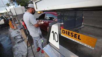 Los combustibles volverán a bajar en Panamá, aunque el petróleo enfrenta nuevas presiones