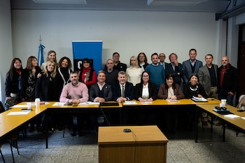 Oscar Alpa (CIN) junto a los decanos de Medicina (FAFEMP)