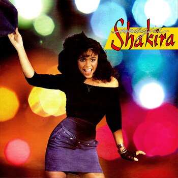 Aunque fue un fracaso en ventas y actualmente está descatalogado, 'Magia' de Shakira incluye la primera composición de su carrera, "Gafas negras", inspirada en su padre William Mebarak - crédito Sony Music Colombia
