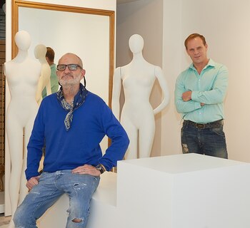 Laurencio Adot junto a su