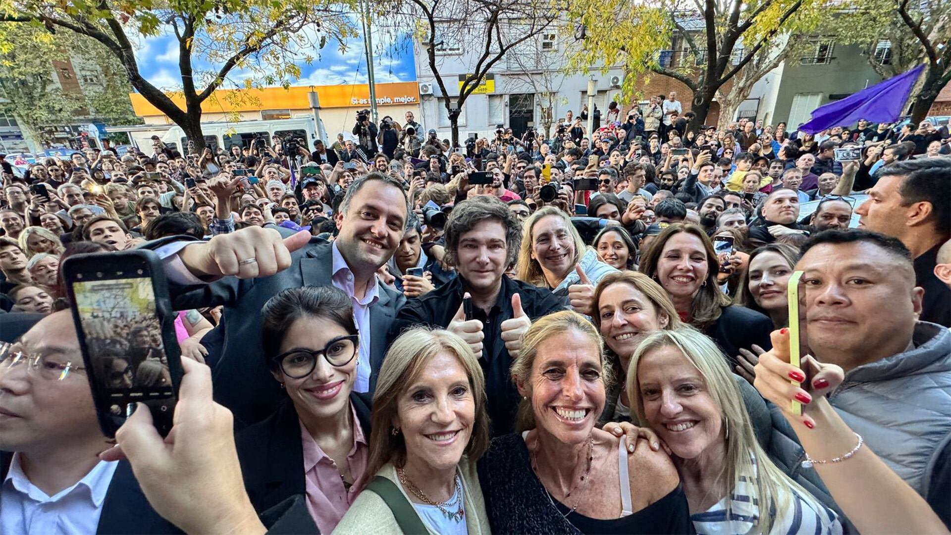 Los referentes de La Libertad Avanza acompañaron a Manuel Adorni