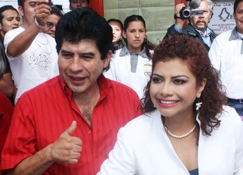 Rafael Acosta "Juanito" junto a