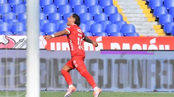 Se le cayó otro delantero