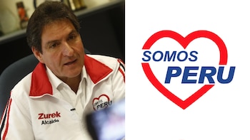 Fotografía de Juan Carlos Zurek con una chaqueta blanca y el logotipo en forma de corazón del partido Somos Perú a su derecha