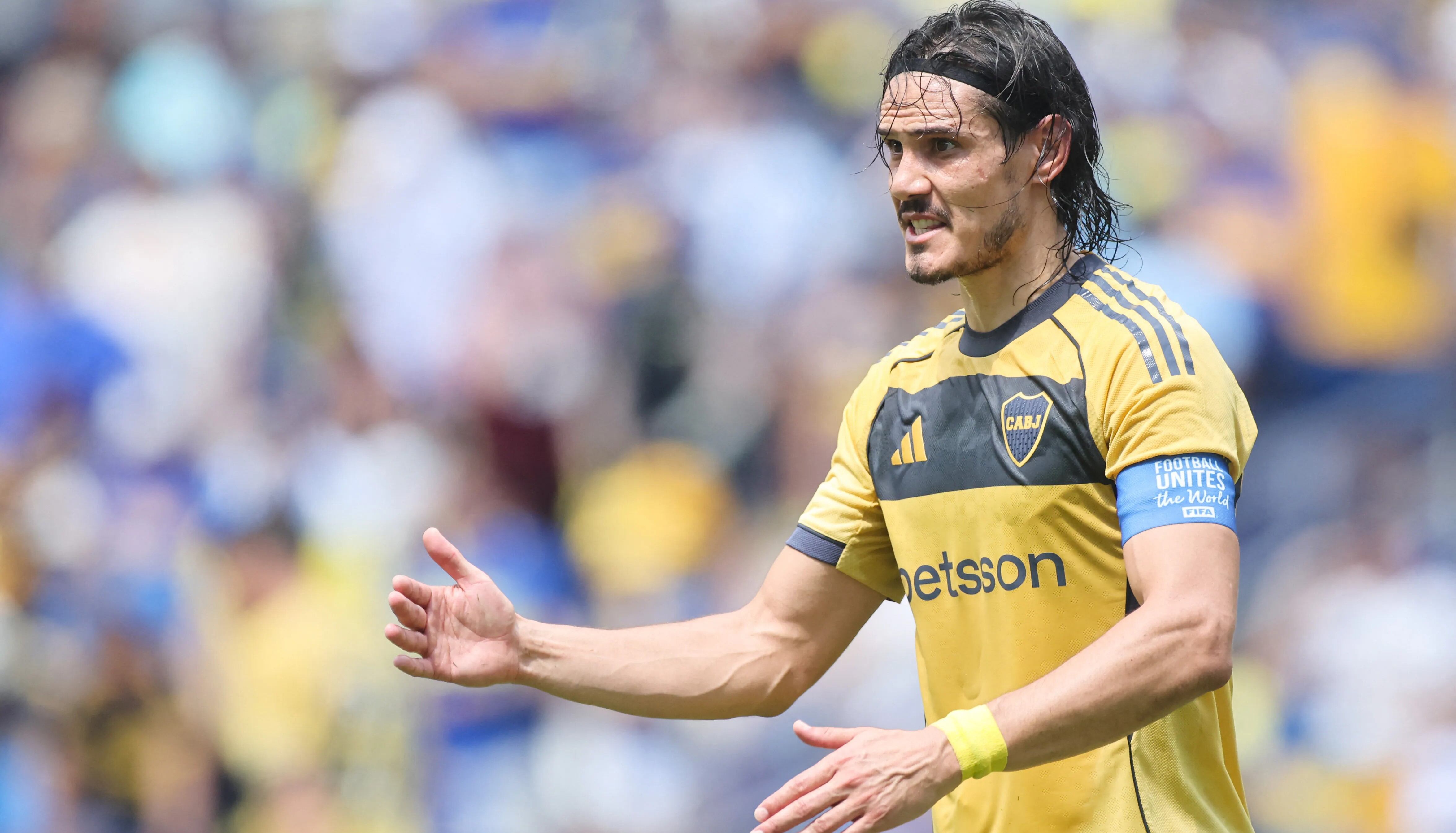 Cavani se entrenó a la par del grupo