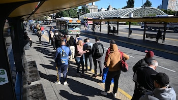 Los pasajes del transporte público en el AMBA se multiplicaron hasta 17 veces en lo que va del Gobierno de Milei