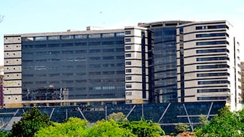 Paciente denuncia deficiencia en atención en urgencias de clínica en Bucaramanga: “No hay dónde sentarse, no hay camillas para los pacientes”