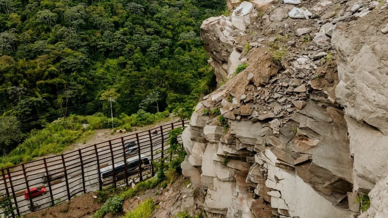 La medida deja sin circulación el segmento entre El Poliedro y Las Delicias durante dos días. La cartera de Obras Públicas pide organizar traslados y optar por Comasagua-Jayaque, Quezaltepeque u otras conexiones. El VMT dará actualizaciones (Foto cortesía MOPT)