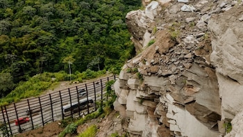 La medida deja sin circulación el segmento entre El Poliedro y Las Delicias durante dos días. La cartera de Obras Públicas pide organizar traslados y optar por Comasagua-Jayaque, Quezaltepeque u otras conexiones. El VMT dará actualizaciones (Foto cortesía MOPT)