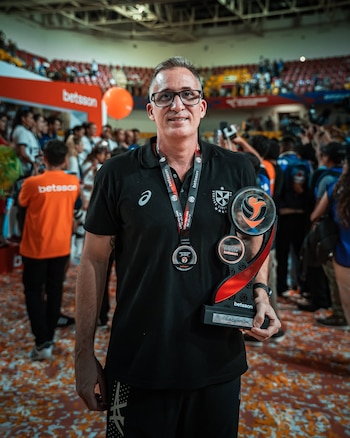 Guilherme Schmitz fue subcampeón con San Martín en la Liga Peruana de Vóley 2025/26.