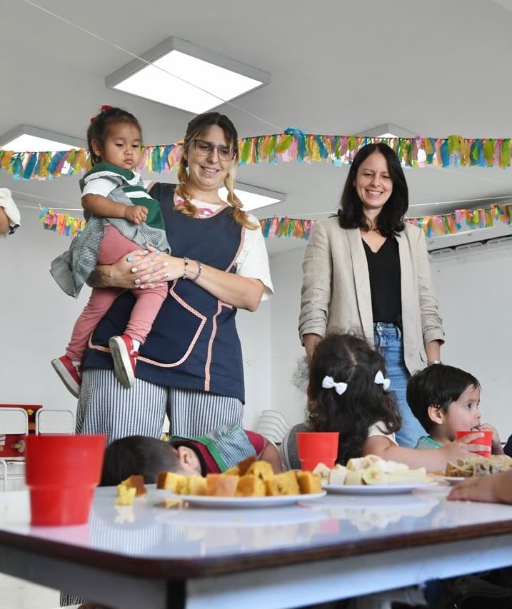 Soledad Martínez visita una escuela que lleva adelante el nuevo programa de alimentación saludable