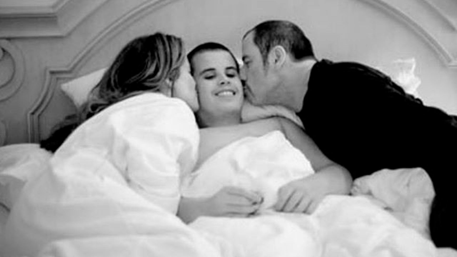 Tras la muerte de su hijo en 2009 y de su esposa en 2020, Travolta afirmó que eligió seguir adelante sin dejarse consumir por el dolor. (Instagram)