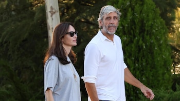 Eugenia Silva y Alfonso de Borbón presumen de su buena relación en el primer día de colegio de sus hijos