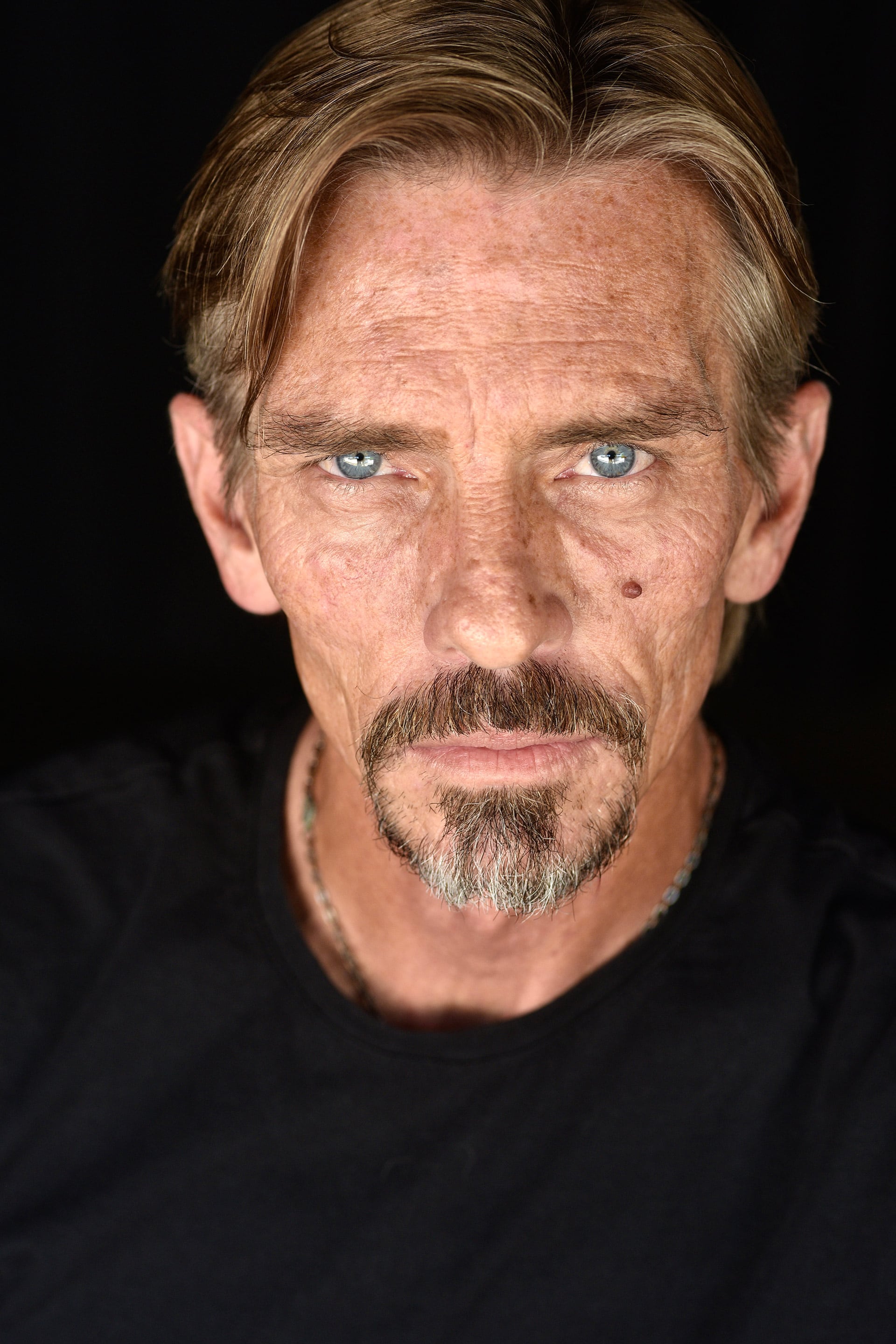 El actor de Skinny Pete destacó el trato cotidiano de Bryan Cranston, su humor y su disposición para orientar a sus compañeros en Breaking Bad