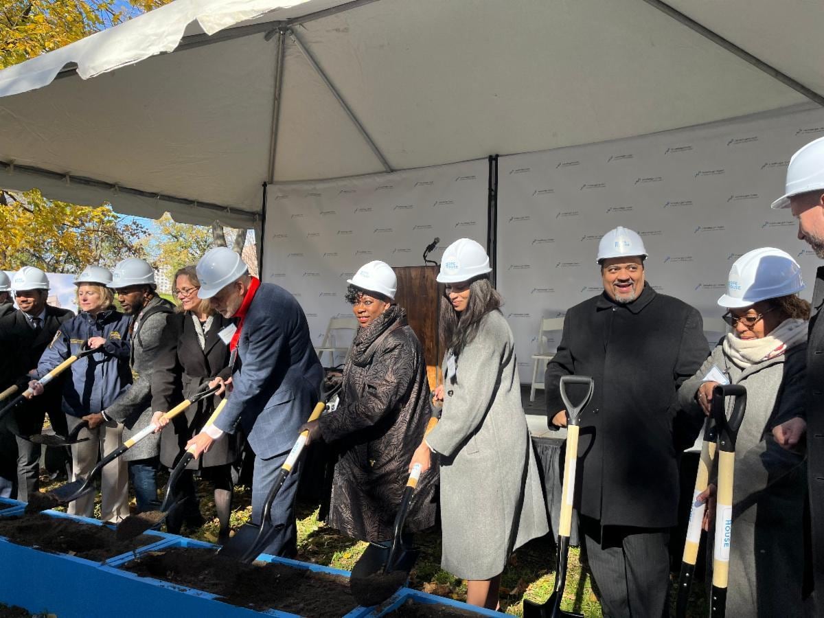 La ciudad comenzó las obras el 1 de octubre, más de dos décadas después de que el parque fuera prometido durante la rezonificación de Greenpoint-Williamsburg.