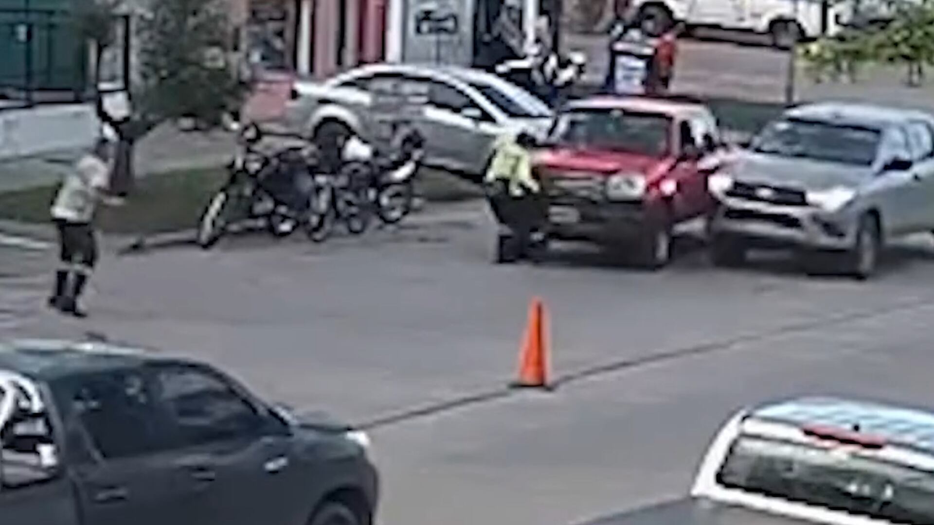 El inspector Rubén Baldevenítez sufrió lesiones leves y permanece internado fuera de peligro