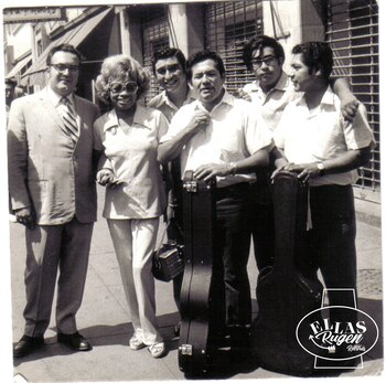 Lucha Reyes y su conjunto.