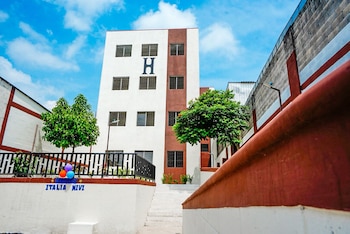Más del 50% de los créditos habitacionales provienen de FONAVIPO y el Fondo Social para la Vivienda, y son otorgados a mujeres jefas de hogar para fortalecer su patrimonio. (Foto cortesía Ministerio de Vivienda)