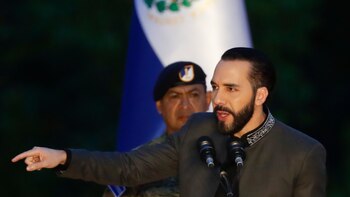 Bukele ofrece empleo a colombianos