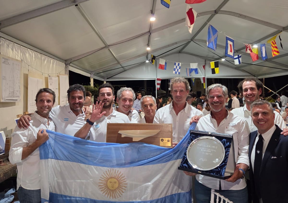 La tripulación durante la premiación