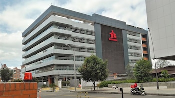 La SIC formuló cargos contra Bavaria por presunto incumplimiento de compromisos de la libre competencia en el mercado cervecero colombiano