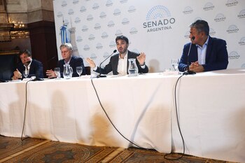 Los gobernadores Alberto Weretilnek, Sergio