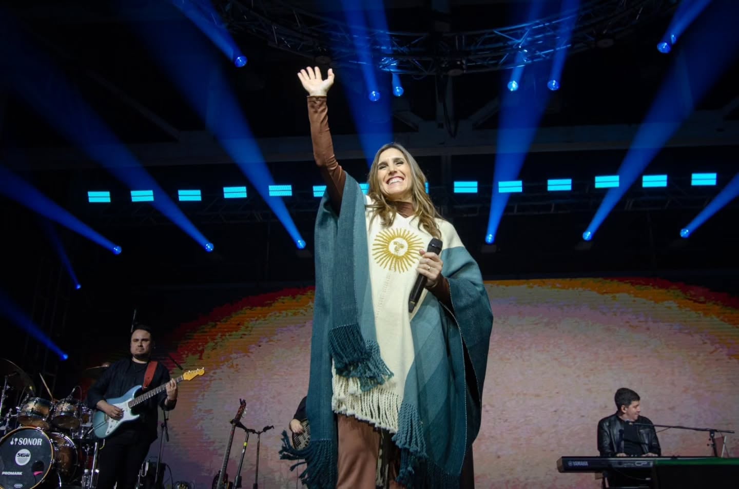 El poncho con el que La Sole se presentó al evento
