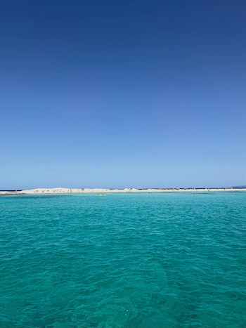Las aguas cristalinas de lo que parece ser Formentera, parada obligada del viaje