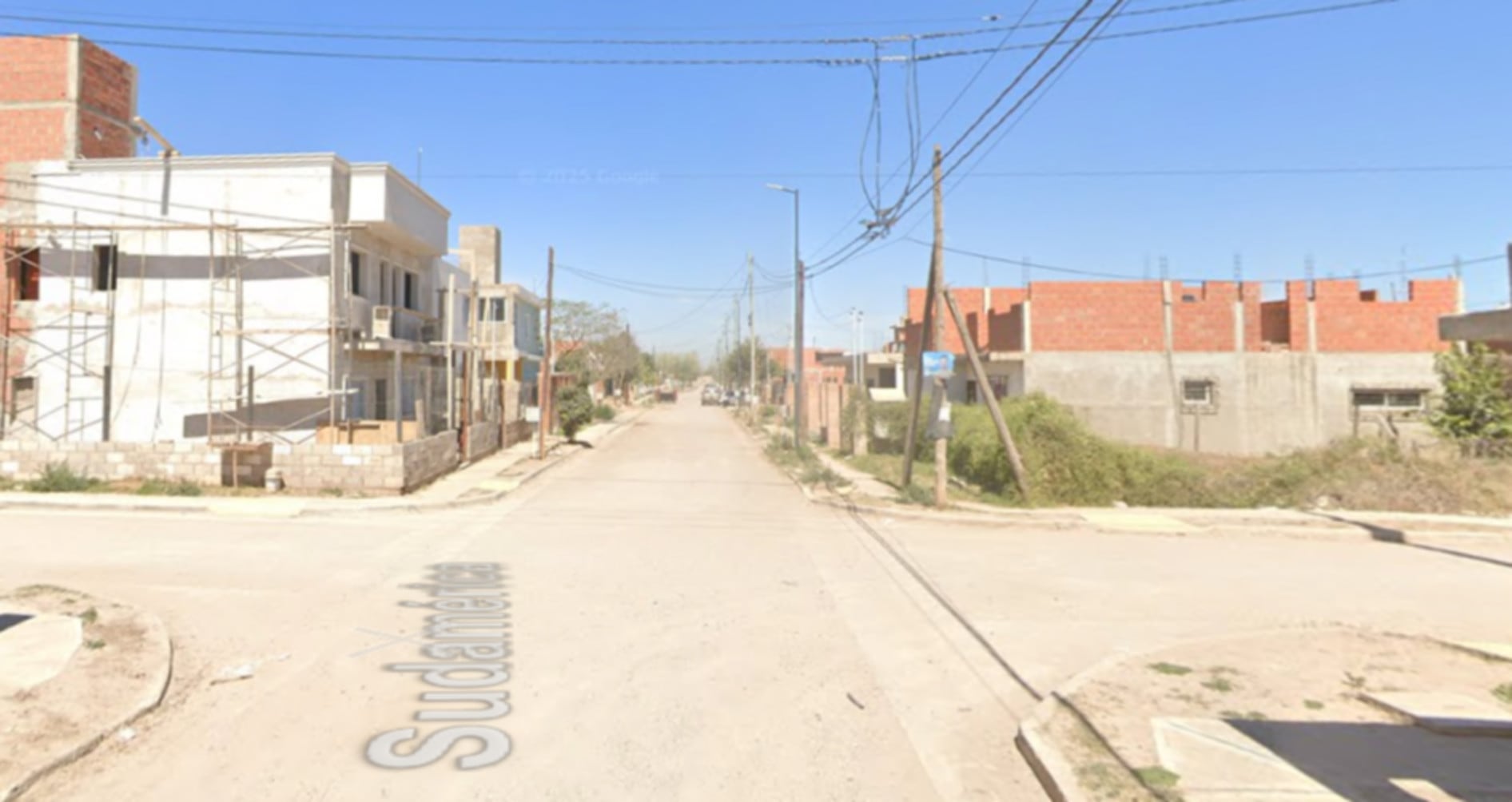 Una vista de la Calle Sudamérica, en Córdoba, donde tuvo lugar un presunto homicidio y posterior detención de una cabo de la Policía (Google Maps)
