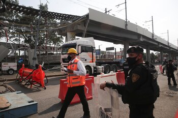 Las autoridades trabajan en la zona afectada (Foto: REUTERS/Henry Romero)