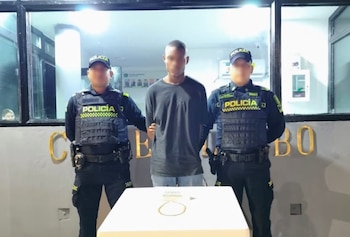 La Policía Nacional capturó en Cartagena a alias "Carlitos", un joven de 19 años señalado por un hurto bajo la modalidad de raponazo en San Diego - crédito Policía Metropolitana