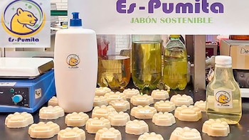 UNAM crea Es-Pumita, un jabón líquido elaborado con aceite de cocina para combatir la contaminación del agua