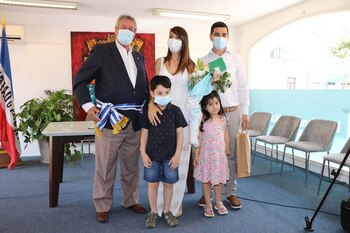 Los recién casados junto a