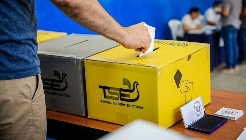 Los aspirantes a la Presidencia y Vicepresidencia deberán entregar sus solicitudes personalmente ante la Secretaría General del organismo electoral. (Cortesía: Secretaría de Prensa)