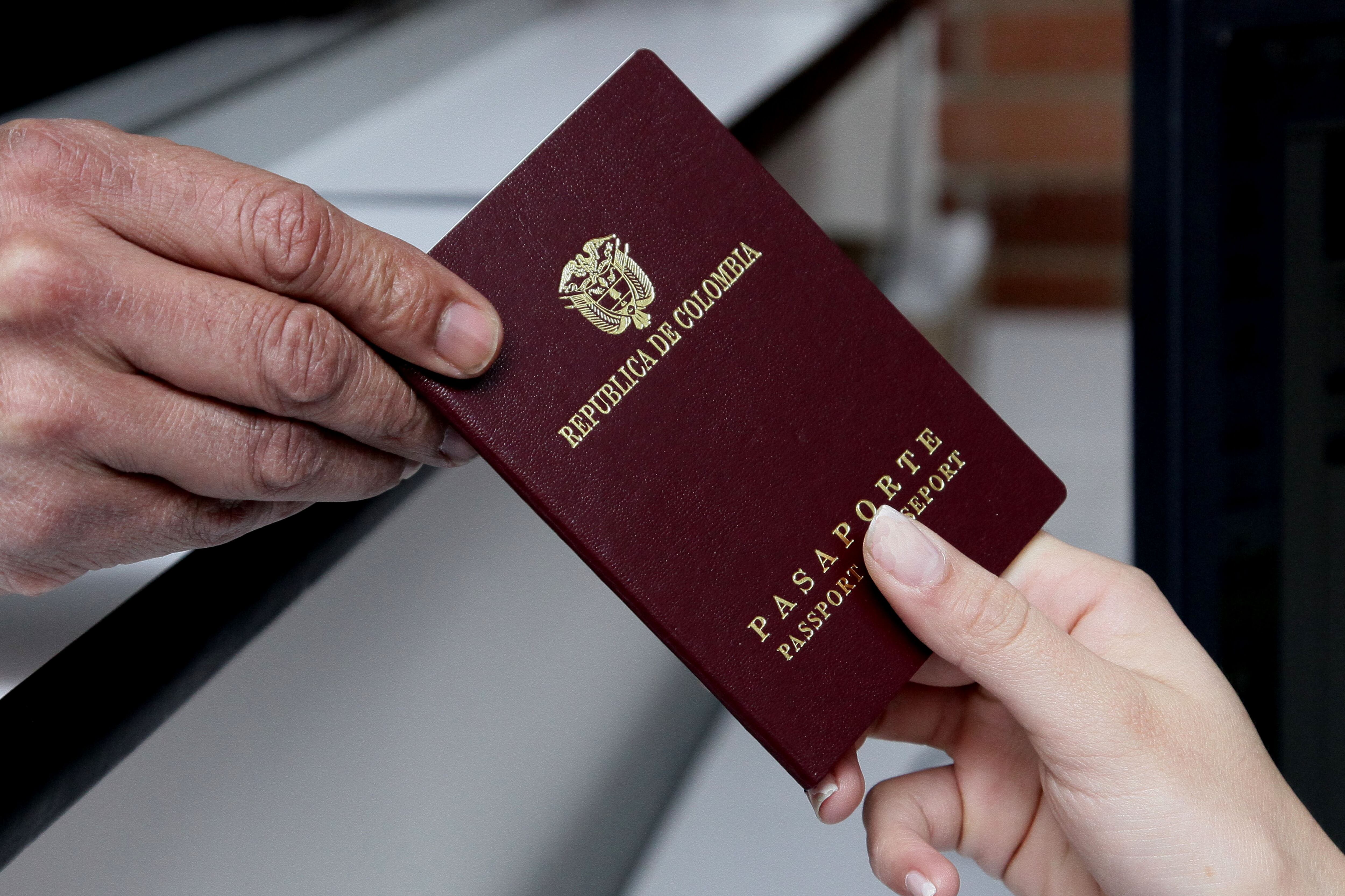 El documento fue calificado como el cuarto mejor pasaporte del mundo tras superar los exámenes internacionales de seguridad y autenticidad - crédito Cancillería de Colombia