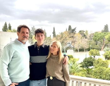 Pablo de Grecia junto a